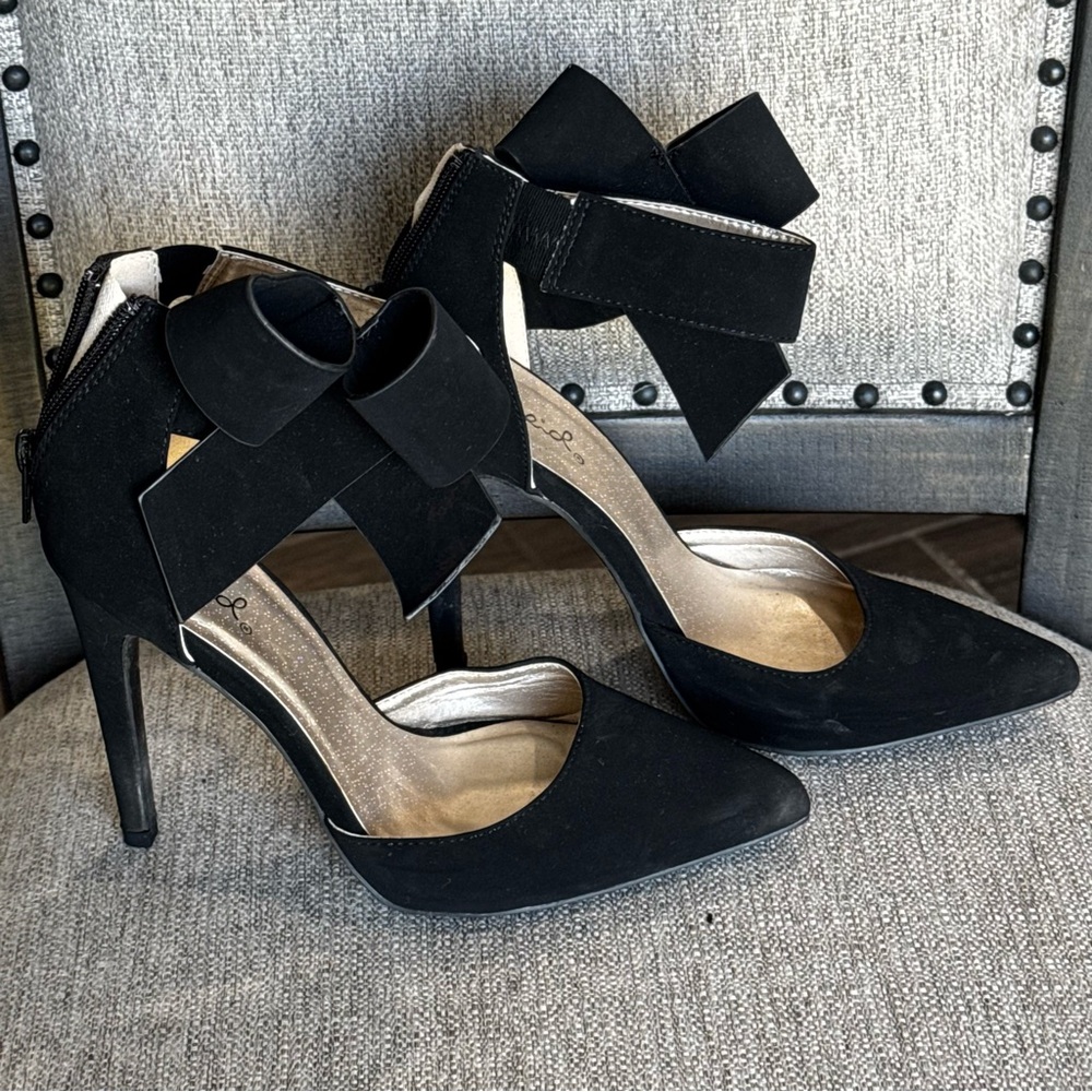 Elegant Black Bow Heels